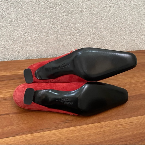 Vintage SALVATORE FERRAGAMO DQ80559 Red Suede Leather Low Heel Pumps Size 6 4A - Picture 9 of 16